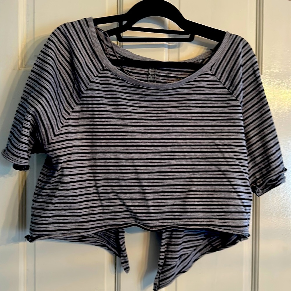 We the free cropped sweatshirt open back or can tie back adorable